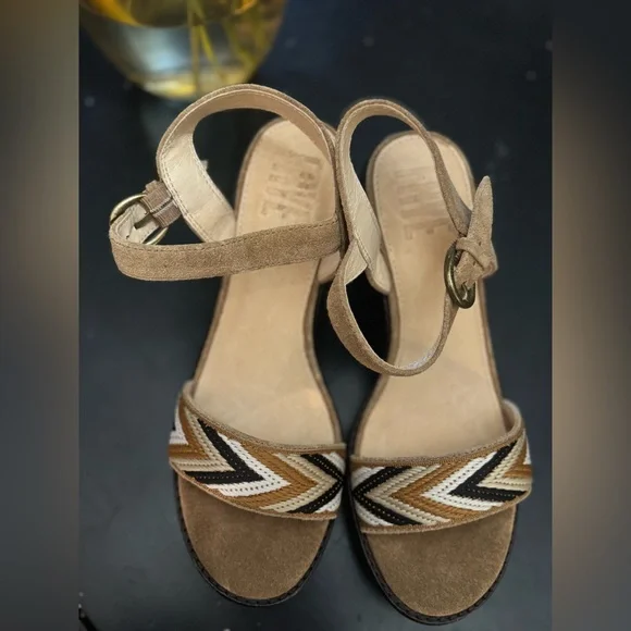 NWOT. Frye Pippa Woodstock sandals. - Picture 2 of 5